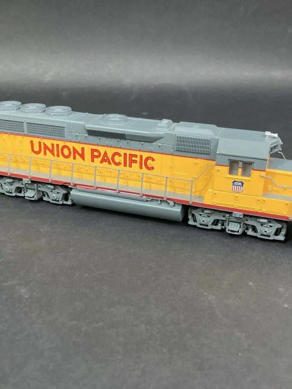 HO Bachmann Union Pacific #866 Diesel Locomotive Yellow *See Flaws*